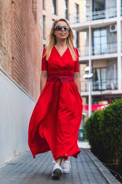 Dlouhé dámské šaty Melrose-Červené